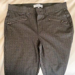 Ankle Pants/Jeggings